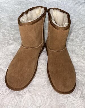 Minnetonka “Olympia” Women’s Brown Sz. 10 Lined Fuzzy Boot. Exc. Qual & Conditio